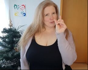 Curly_Dreams Your mini cock doesn't get between my tits